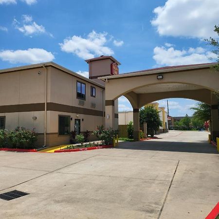 Palace Inn Sam Houston Race Park West Road Экстерьер фото