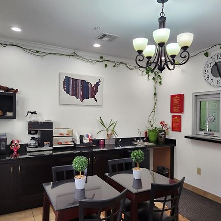 Palace Inn Sam Houston Race Park West Road Экстерьер фото