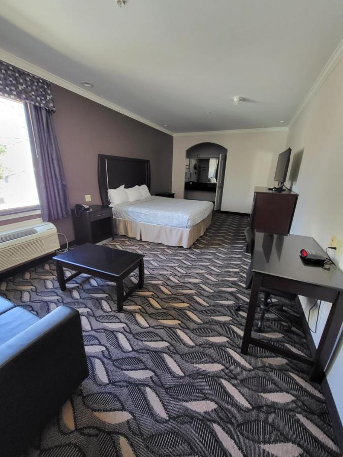 Palace Inn Sam Houston Race Park West Road Экстерьер фото