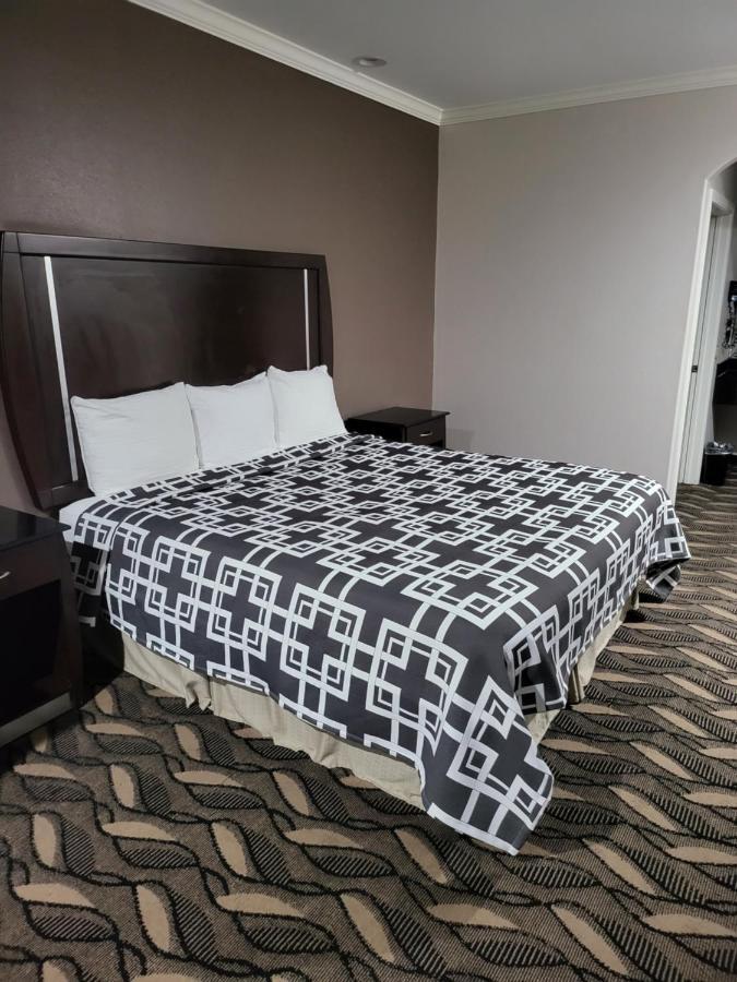 Palace Inn Sam Houston Race Park West Road Экстерьер фото