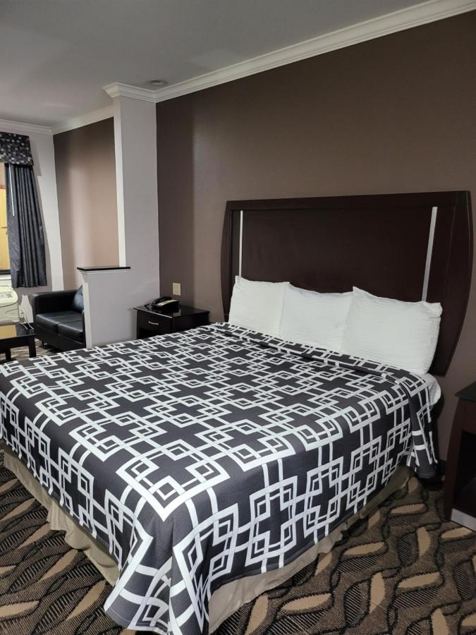 Palace Inn Sam Houston Race Park West Road Экстерьер фото