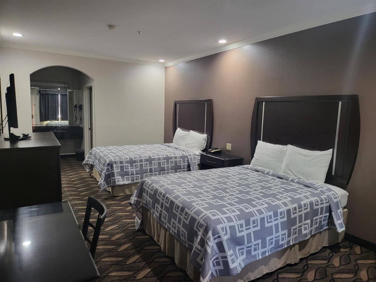 Palace Inn Sam Houston Race Park West Road Экстерьер фото