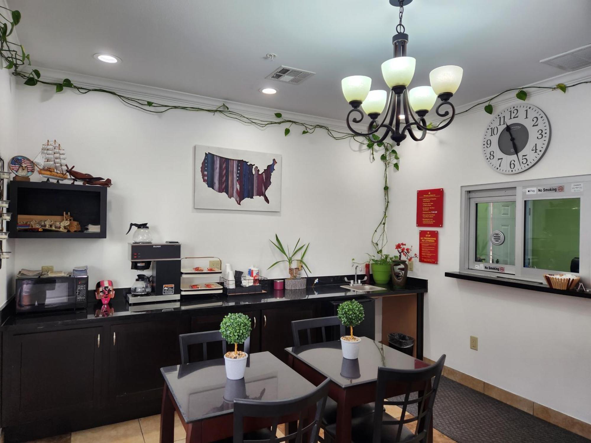 Palace Inn Sam Houston Race Park West Road Экстерьер фото